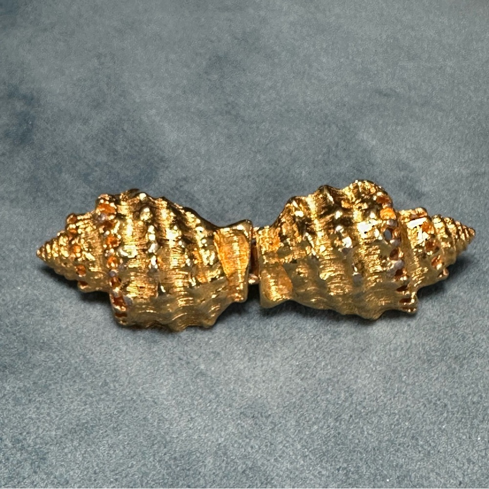 Dotty Smith Vintage Conch Shell Gold Tone Interlocking Belt Buckle- Seashell